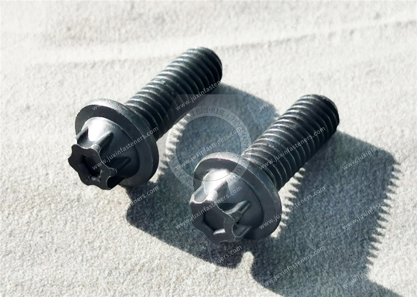 Bolts with external hexalobular driving feature with small flange Bolts with external hexalobular driving feature with small flange
