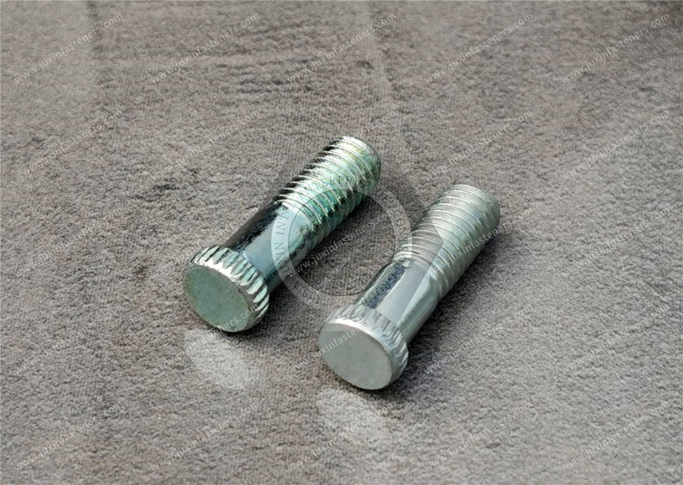 Metric Steel Low-Profile Knurled-Head Thumb Screws Metric Steel Low-Profile Knurled-Head Thumb Screws